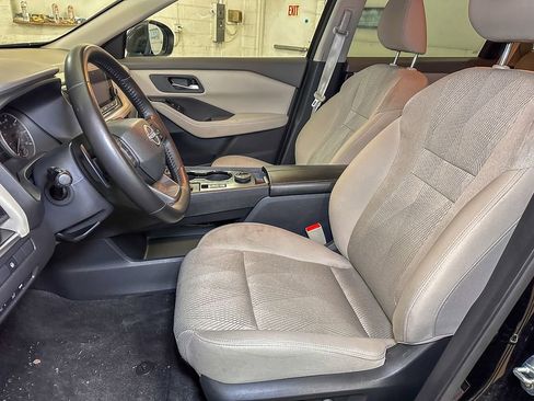 Used 2025 Nissan Rogue SV image 10