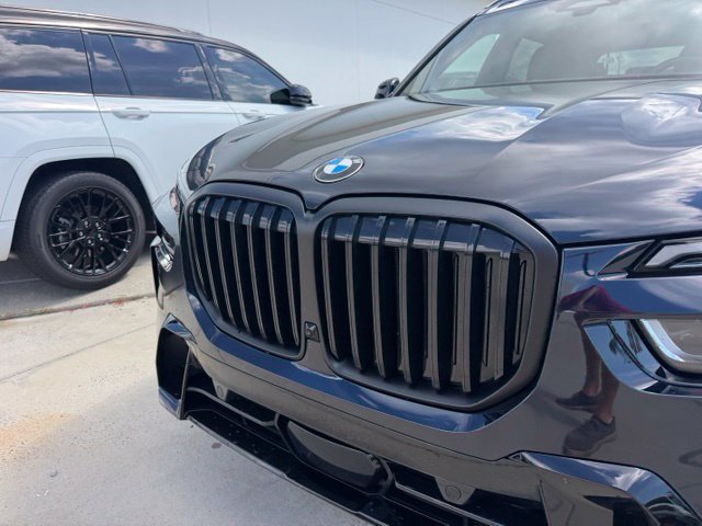 Used 2026 BMW X7 xDrive40i w/ M Sport Package AWD/4WD image 2