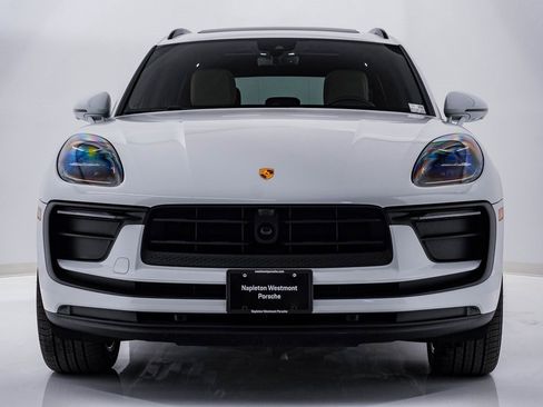 Certified 2025 Porsche Macan image 6