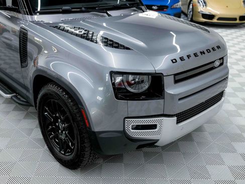 Used 2023 Land Rover Defender 130 SE image 18