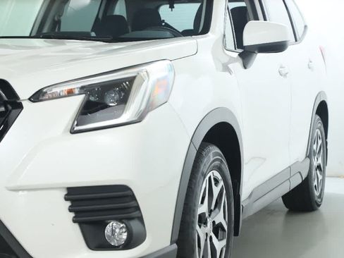 Used 2023 Subaru Forester Premium AWD/4WD image 4