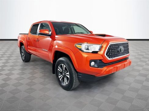 Used 2018 Toyota Tacoma TRD Sport AWD/4WD image 1