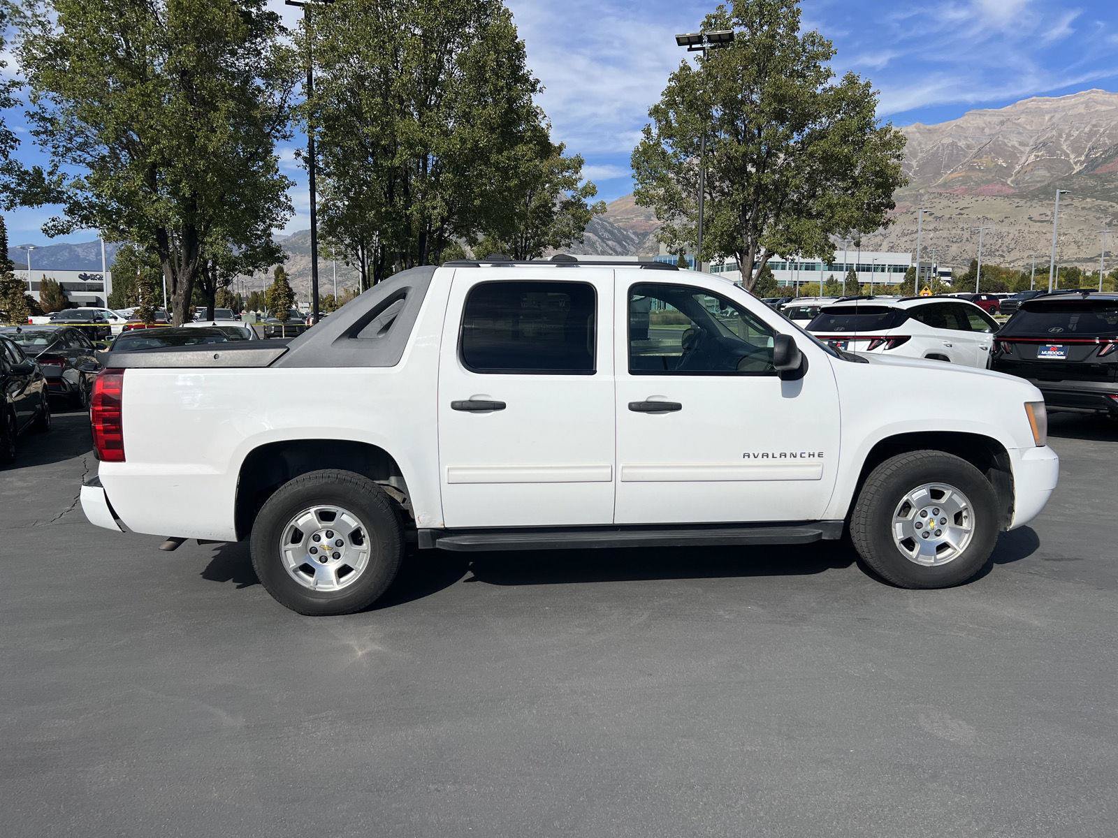 Used 2011 Chevrolet Avalanche LS AWD/4WD image 16