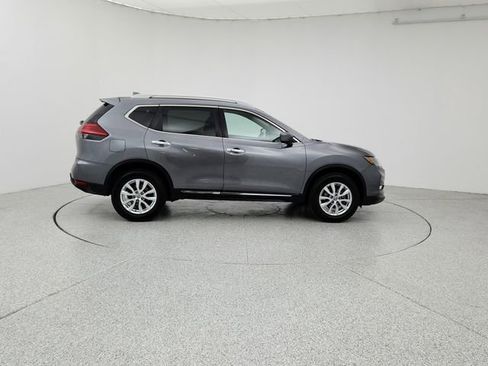 Used 2017 Nissan Rogue SL image 4