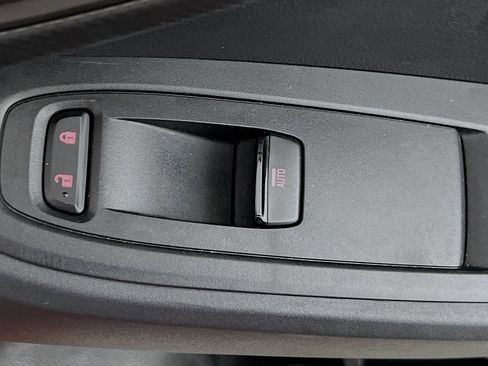 Used 2024 Subaru Crosstrek 2.0i Premium image 32