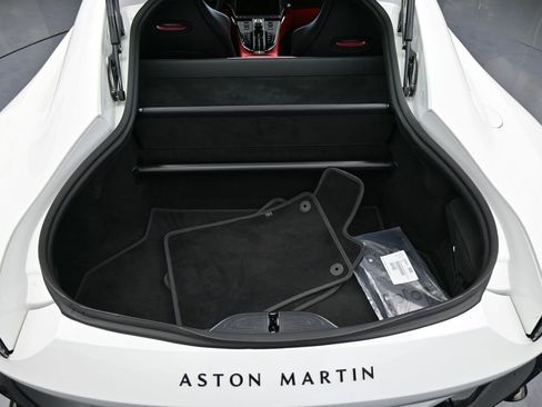Used 2025 Aston Martin V8 Vantage Coupe image 51