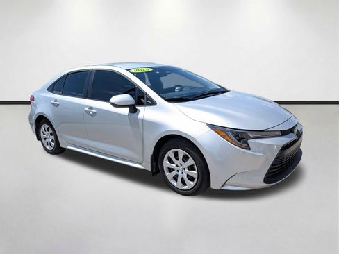 Used 2025 Toyota Corolla LE FWD image 2