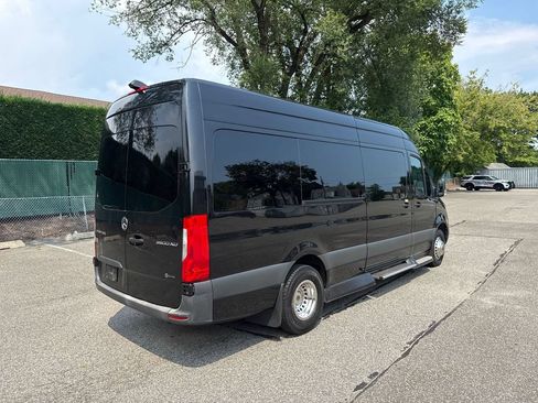 Used 2022 Mercedes-Benz Sprinter 3500 image 8