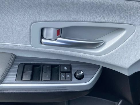 Used 2025 Toyota Sienna XLE FWD image 24