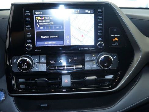 Used 2022 Toyota Highlander XLE AWD/4WD image 20