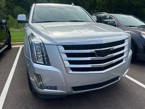 Used 2020 Cadillac Escalade ESV Luxury AWD/4WD image 4