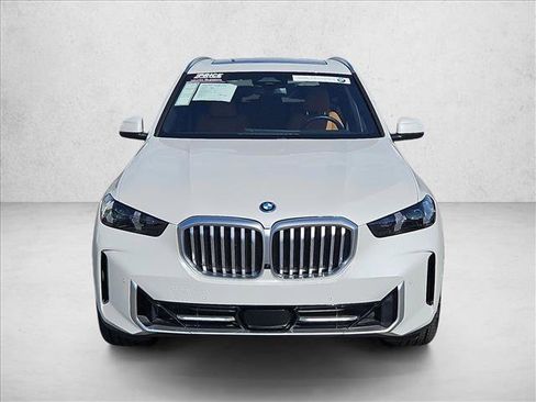 Used 2024 BMW X5 xDrive50e w/ Parking Assistance Package AWD/4WD image 2
