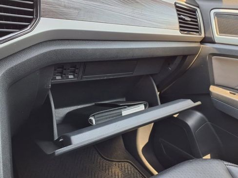 Used 2022 Volkswagen Atlas Cross Sport SE image 31