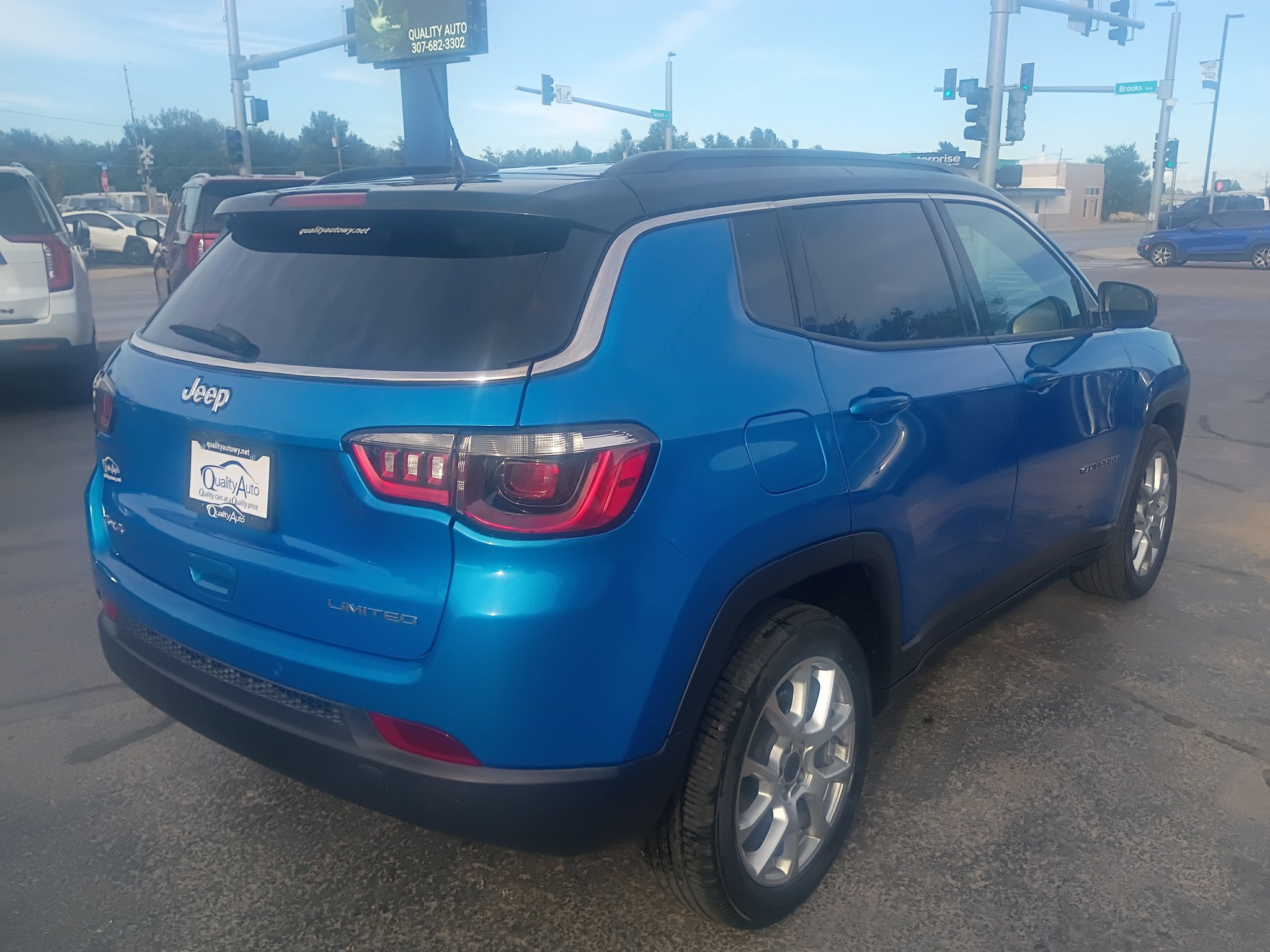 Used 2025 Jeep Compass Limited AWD/4WD image 6
