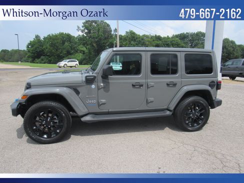 Used 2022 Jeep Wrangler Unlimited Sahara w/ Cold Weather Group AWD/4WD image 6
