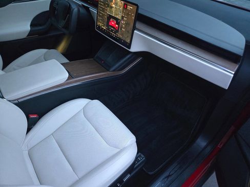 Used 2022 Tesla Model X image 31