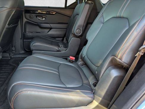 Used 2025 Honda Pilot TrailSport image 12