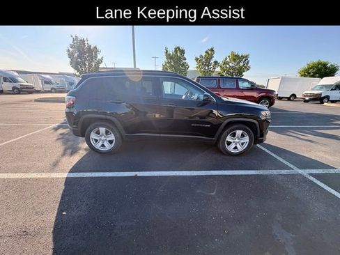 Used 2022 Jeep Compass Latitude FWD image 4