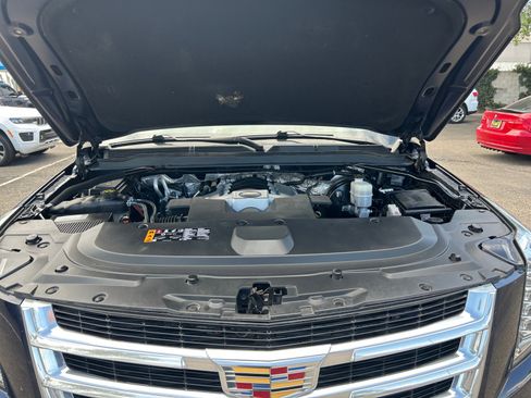 Used 2017 Cadillac Escalade Premium Luxury AWD/4WD image 21