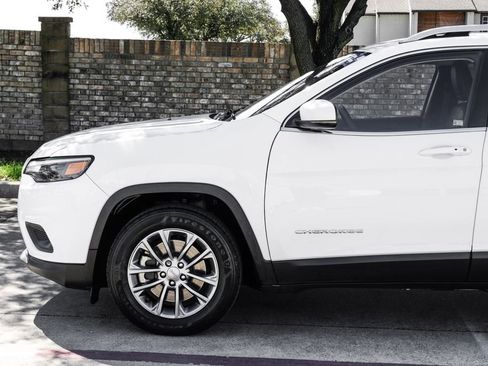 Used 2021 Jeep Cherokee Latitude Lux w/ Comfort/Convenience Group image 21