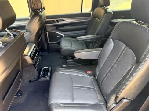 Used 2025 Jeep Wagoneer Series II AWD/4WD image 22