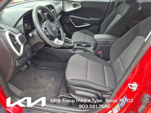 Certified 2024 Kia Soul LX w/ Option Group 015 FWD image 15