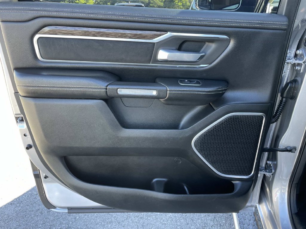 Used 2019 RAM 1500 Laramie AWD/4WD image 14