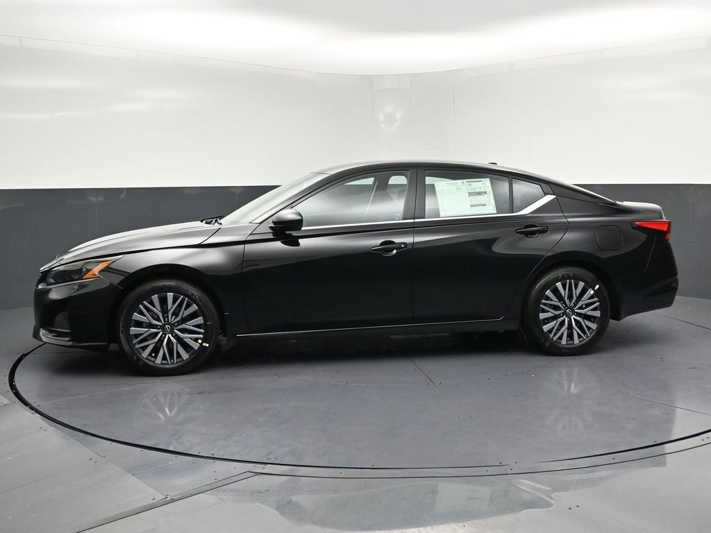New 2026 Nissan Altima 2.5 SV FWD image 2