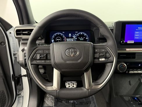 Used 2025 Toyota Tacoma TRD Off-Road image 19