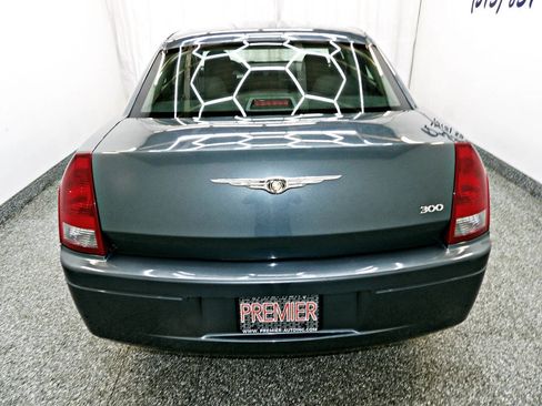 Used 2006 Chrysler 300 RWD image 5