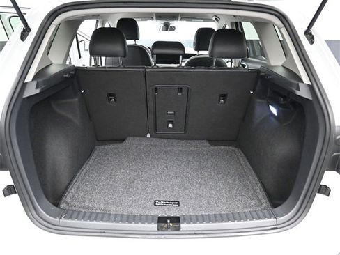 Certified 2025 Volkswagen Taos SE image 29