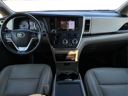 Used 2019 Toyota Sienna XLE Premium AWD/4WD image 37