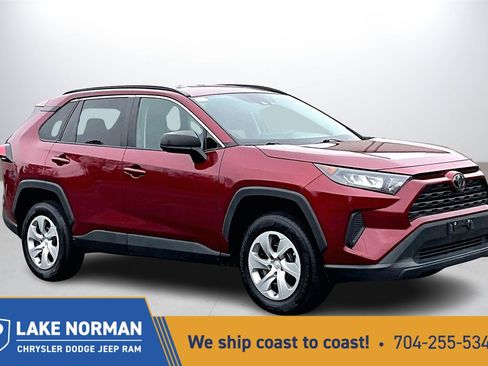 Used 2021 Toyota RAV4 LE image 1