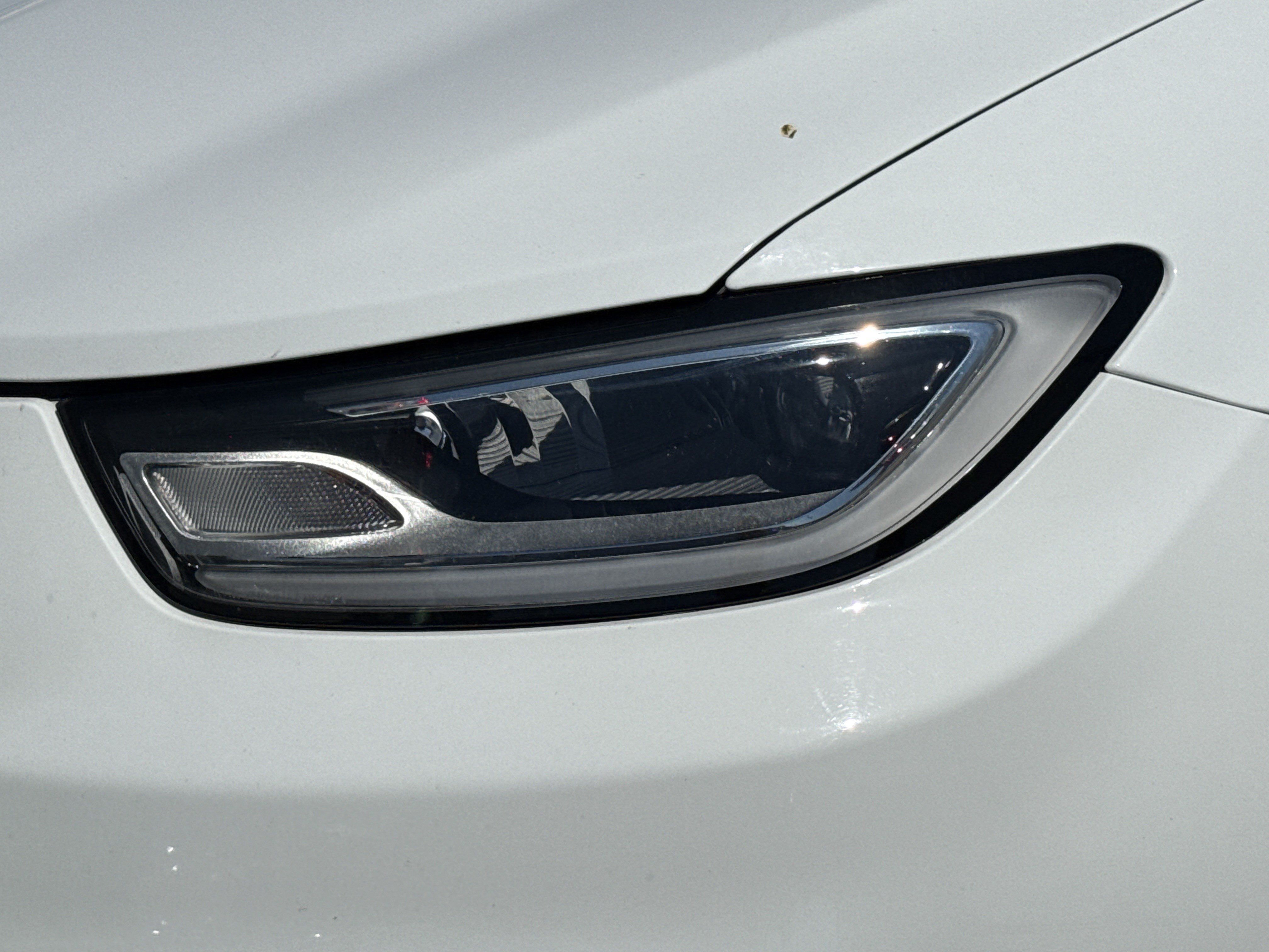 Used 2024 Chrysler Pacifica Limited FWD image 2