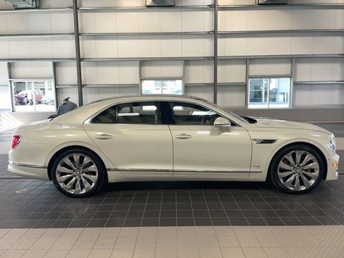 Used 2021 Bentley Flying Spur W12 image 4