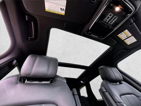 Used 2022 Land Rover Range Rover Sport HSE Silver Edition image 17