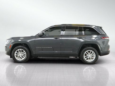 Used 2023 Jeep Grand Cherokee Laredo X AWD/4WD image 2