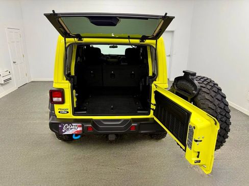 Used 2023 Jeep Wrangler Unlimited w/ Cold Weather Group image 9