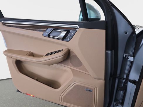 Used 2021 Porsche Macan S image 27