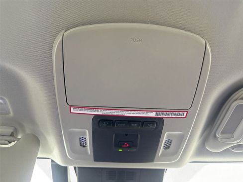 Used 2025 Toyota Camry XLE image 23