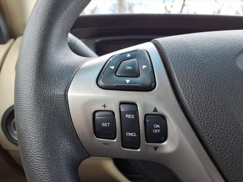 Used 2018 Ford Taurus SE FWD image 20