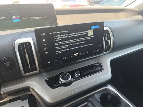 Used 2025 Ford Expedition Active AWD/4WD image 2