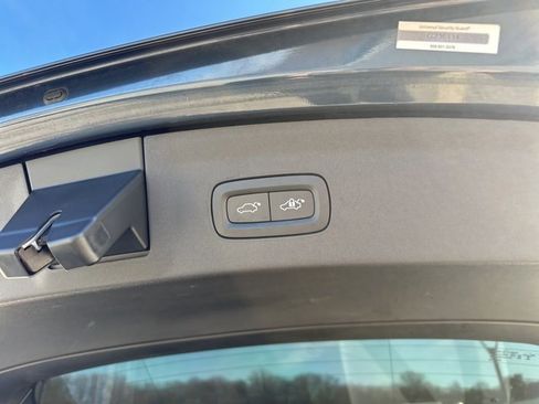 Used 2022 Polestar Polestar 2 w/ Performance Package image 32