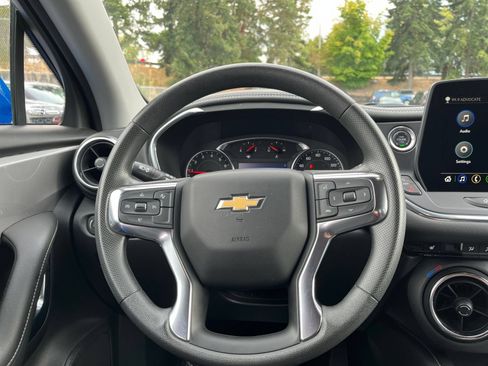 Used 2025 Chevrolet Blazer LT FWD image 24