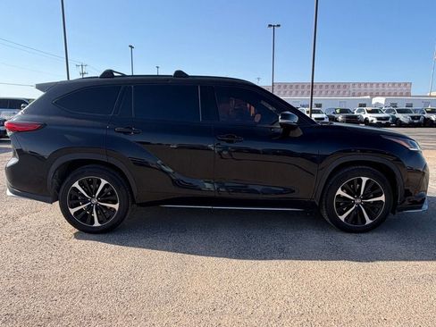 Used 2022 Toyota Highlander XSE FWD image 4