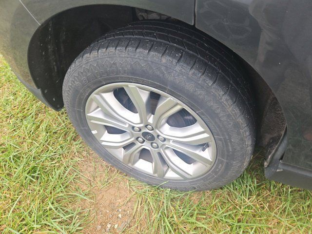 Used 2024 Ford Edge Titanium AWD/4WD image 3