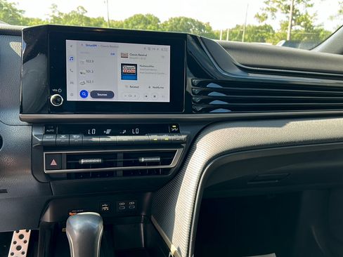 Used 2025 Toyota Camry SE FWD image 7