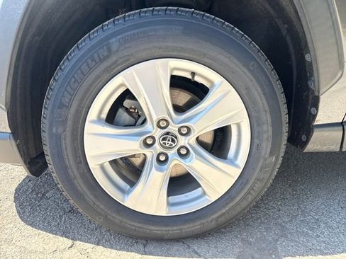 Used 2020 Toyota RAV4 XLE w/ Convenience Package image 11