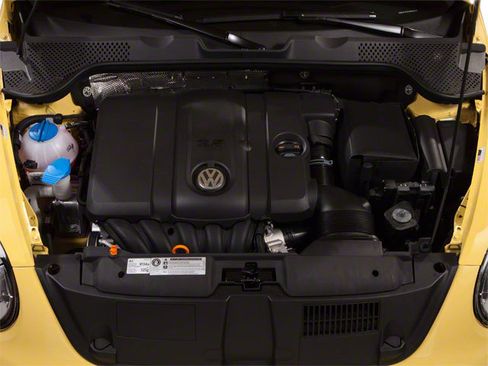 Used 2012 Volkswagen Beetle 2.0T FWD image 13