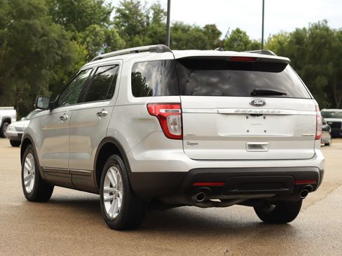 Used 2014 Ford Explorer XLT w/ Equipment Group 202A FWD image 5